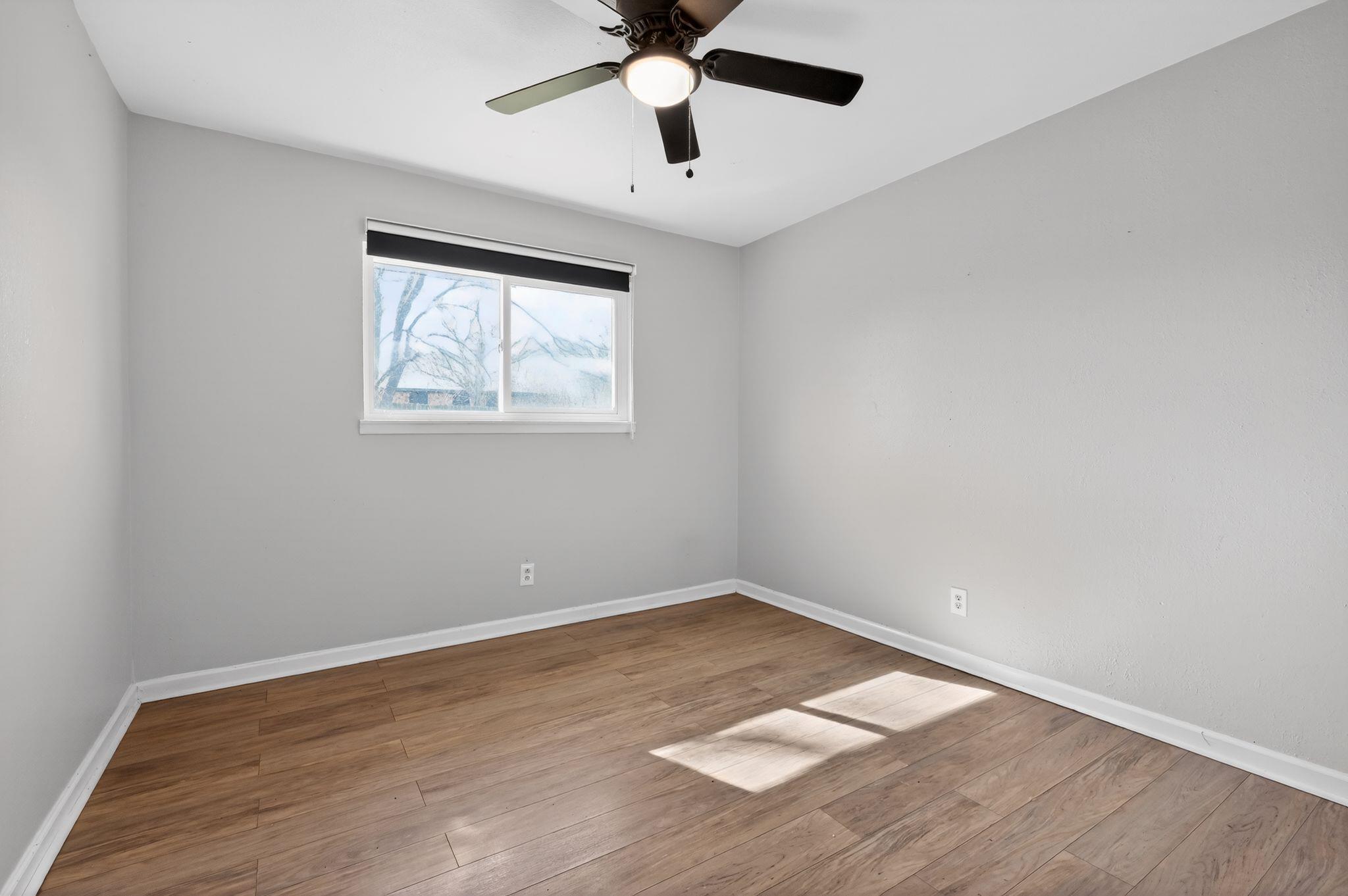 220 W Mockingbird LN