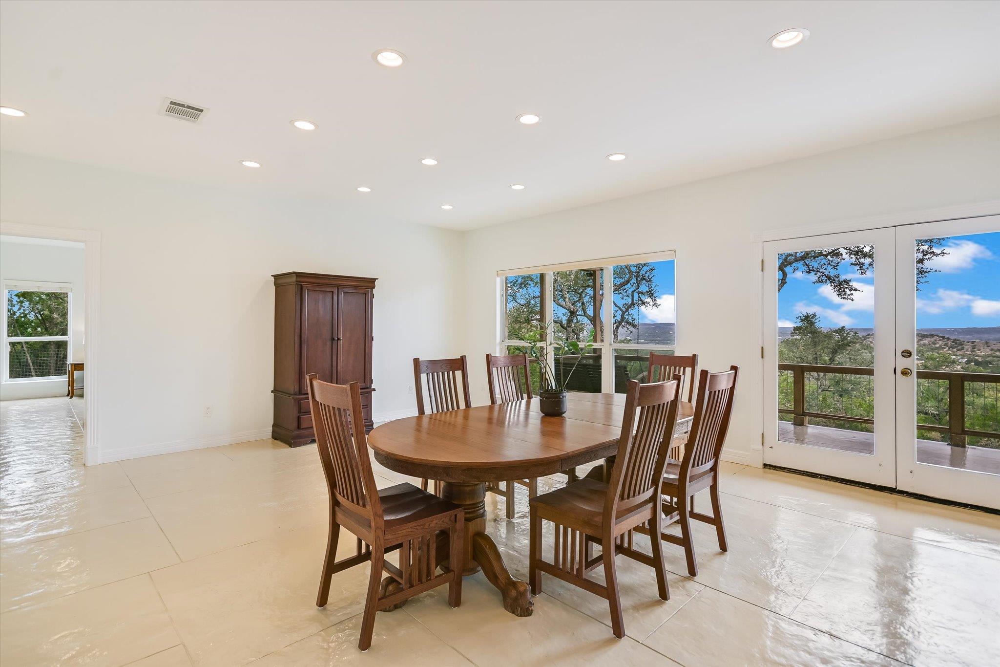 816 BUTTERCUP LN