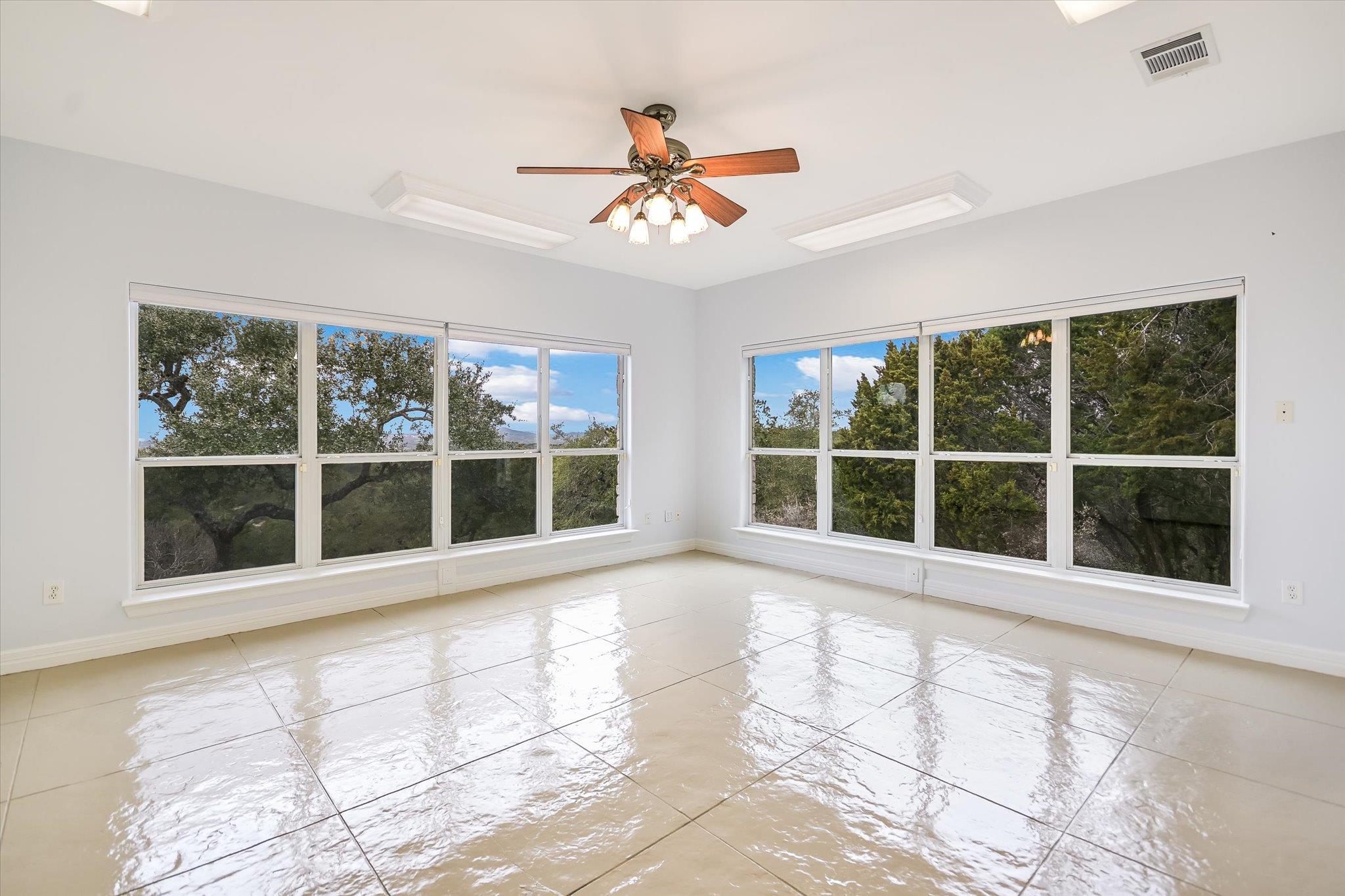 816 BUTTERCUP LN