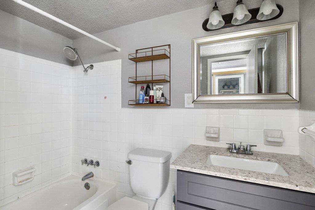 1800 Lavaca ST # 207