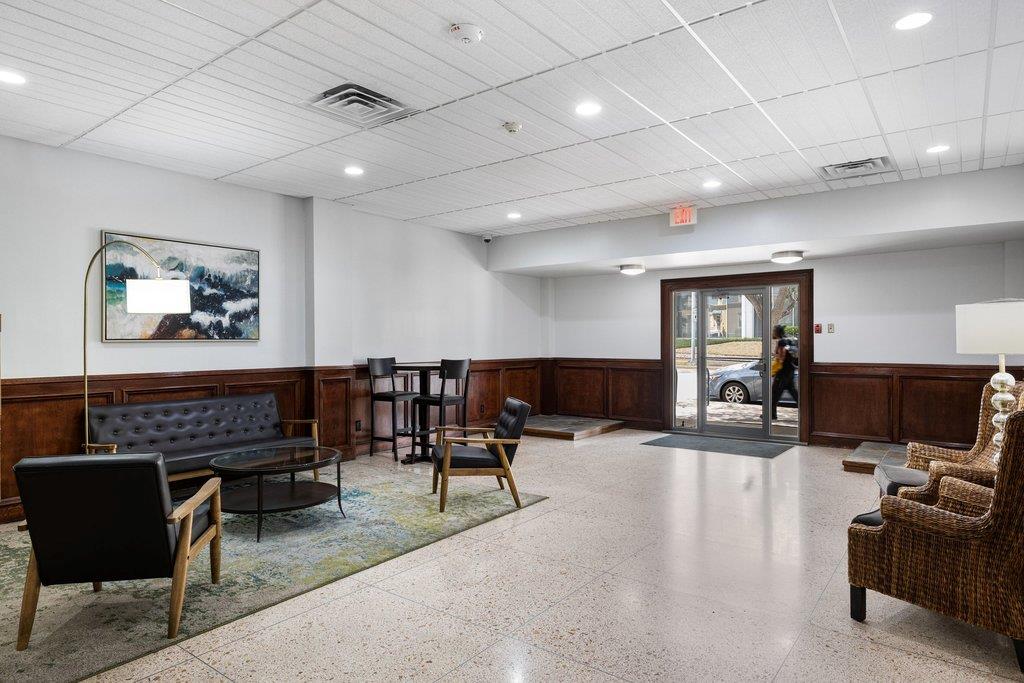 1800 Lavaca ST # 207