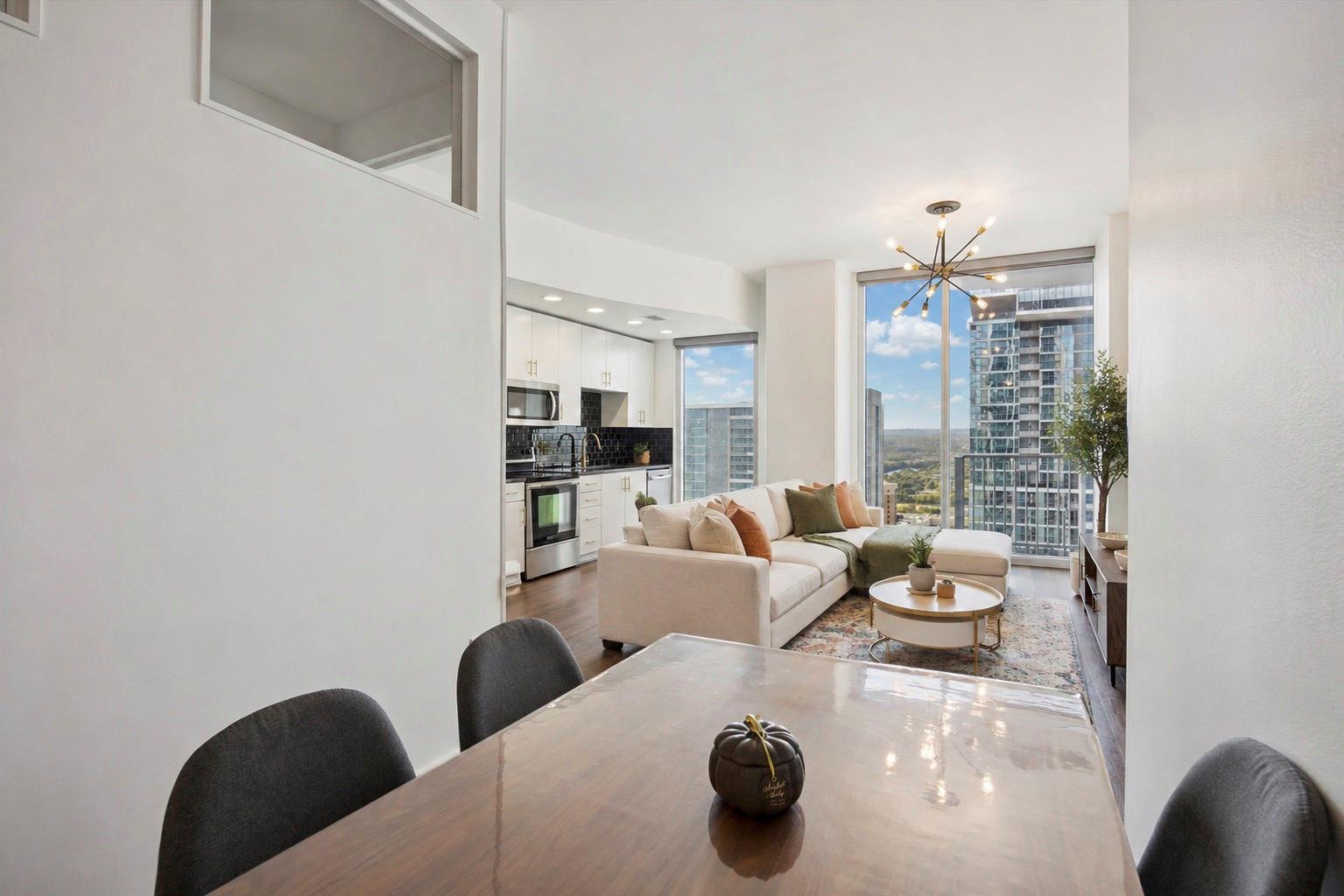 360 Nueces ST # 2704