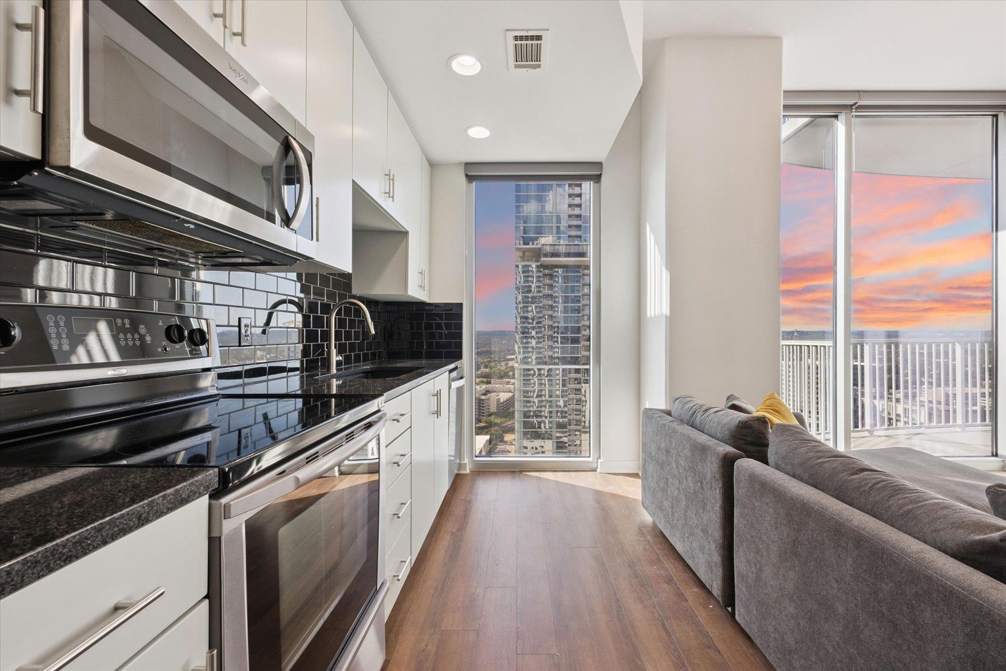 360 Nueces ST # 2704