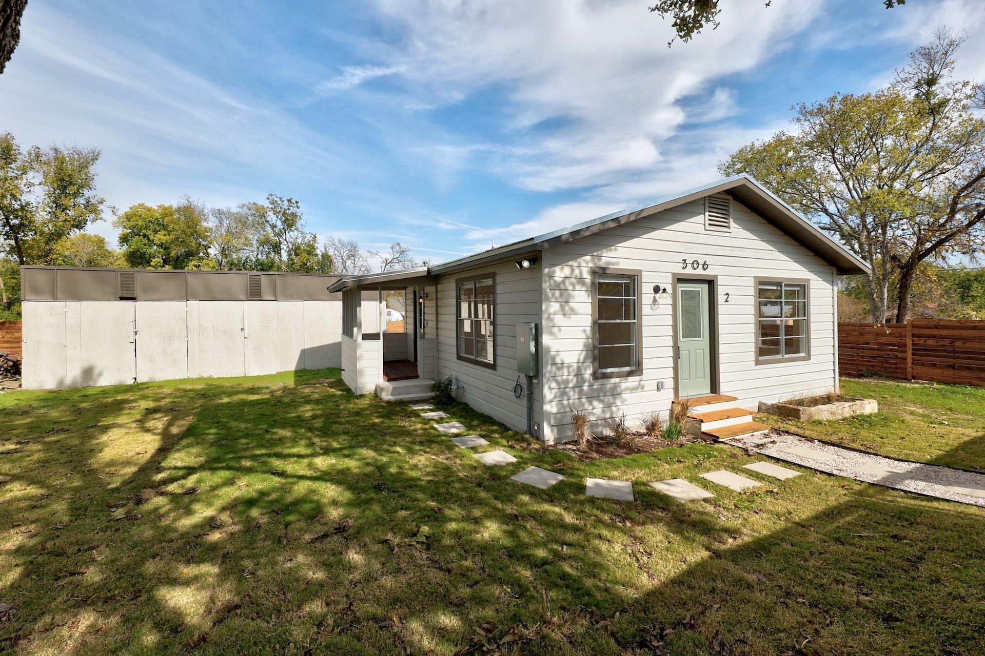 306 W Stassney LN Unit: 1&2