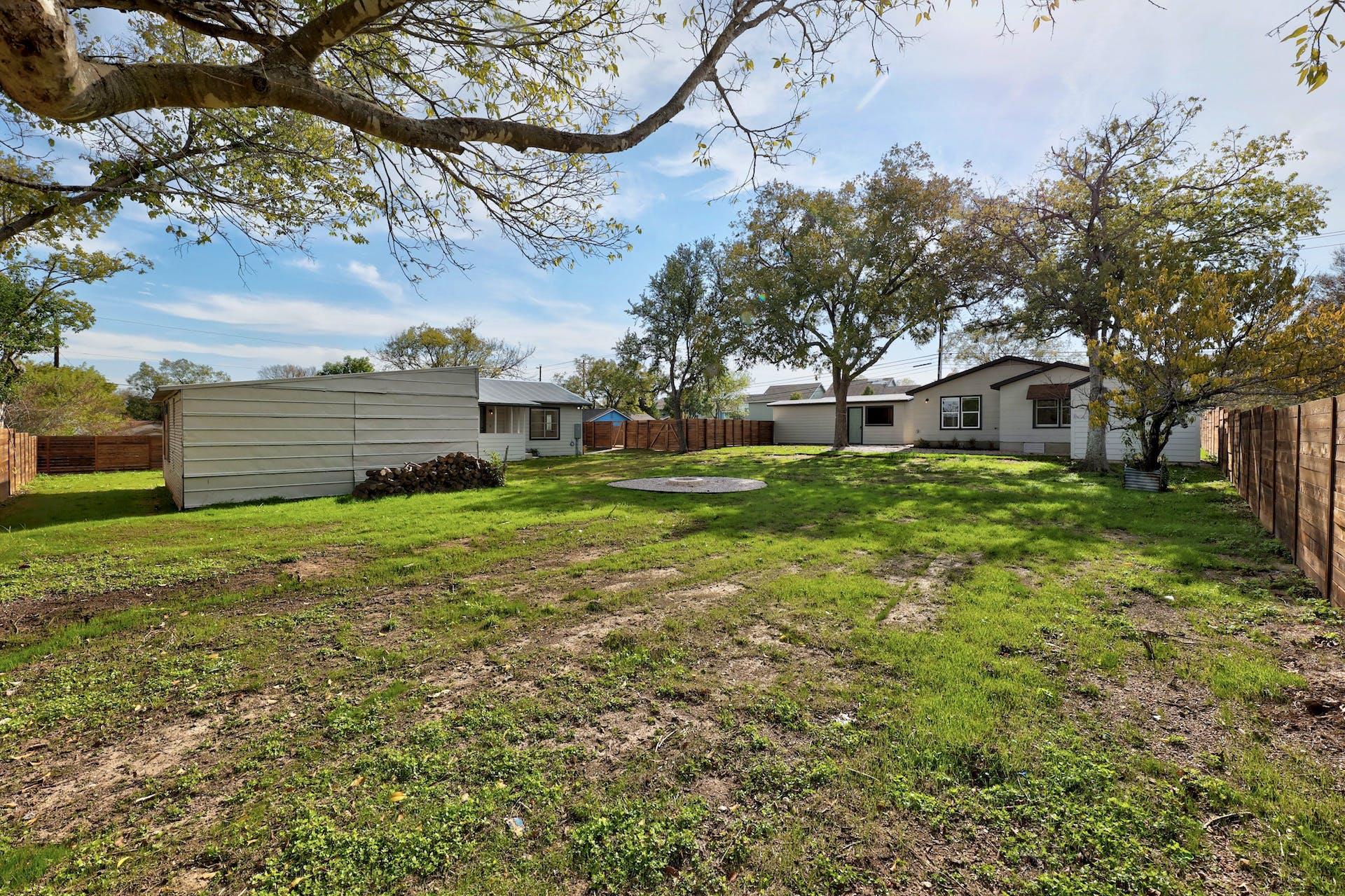 306 W Stassney LN Unit: 1&2