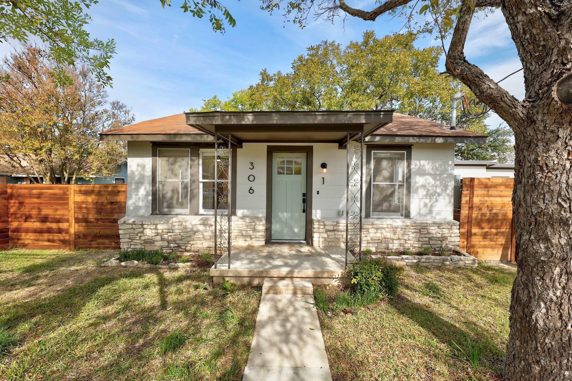 306 W Stassney LN Unit: 1&2