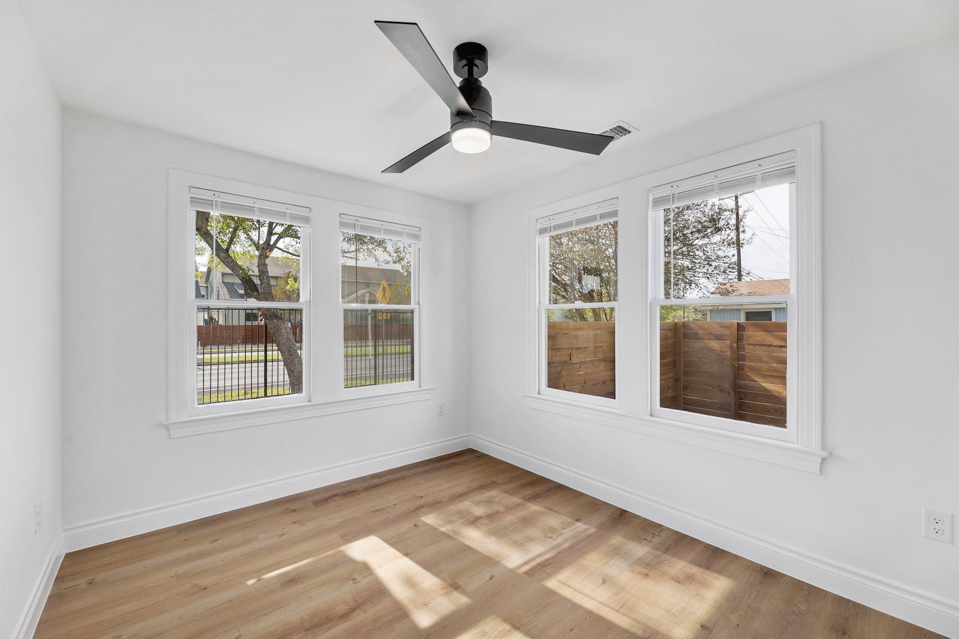 306 W Stassney LN Unit: 1&2