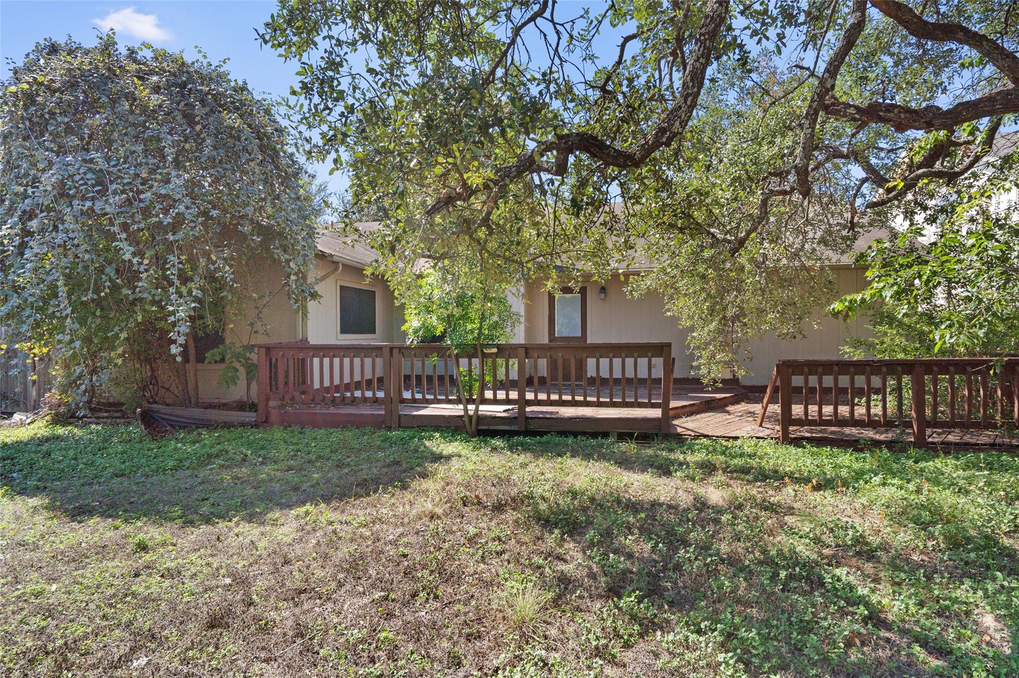 6700 Luckenbach LN