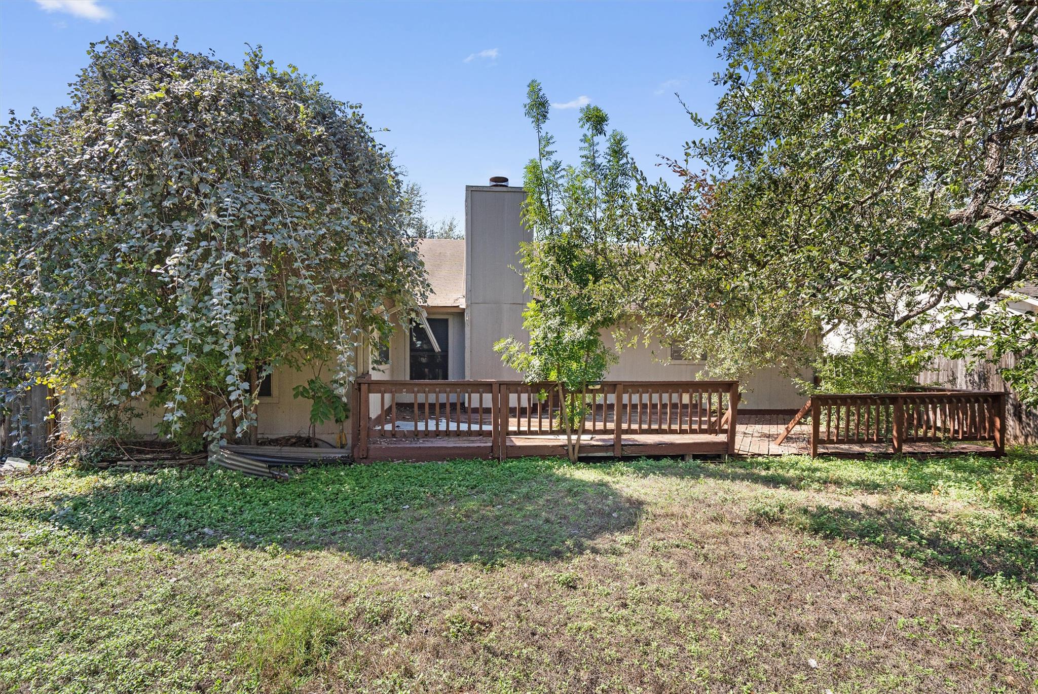 6700 Luckenbach LN