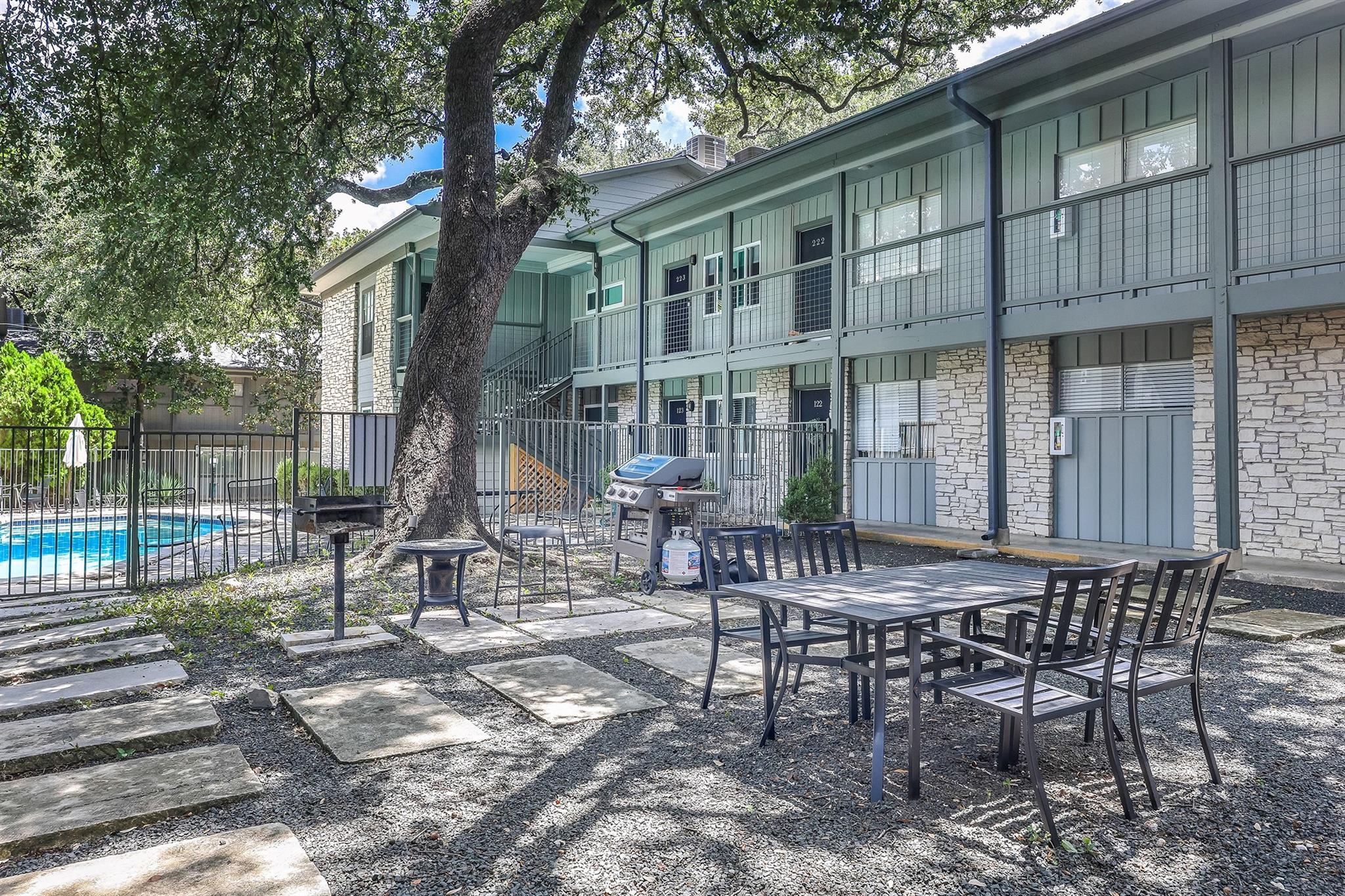 2303 E Side DR # 201