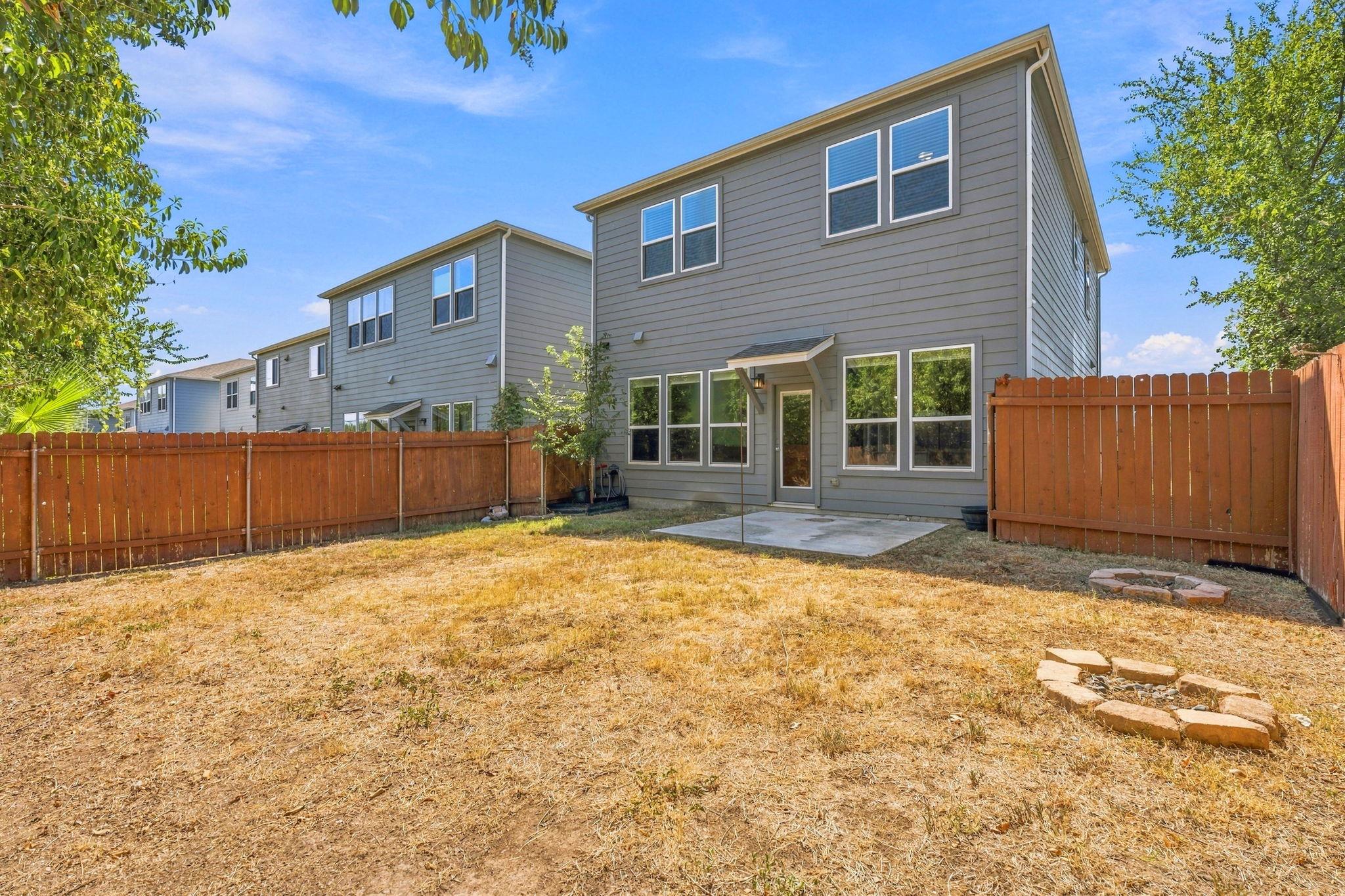 1404 Limelight LN