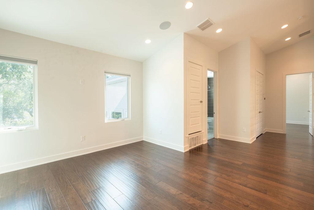 5209 Valley Oak DR