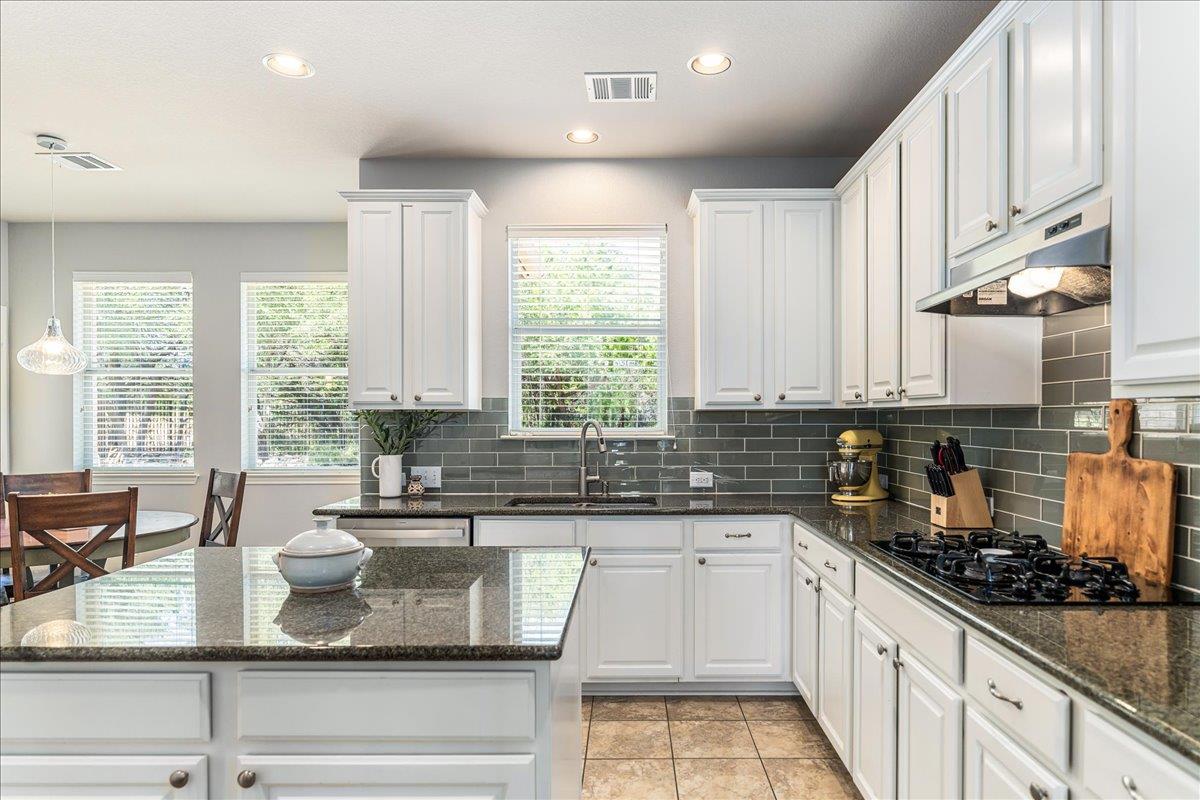 22113 Rose Grass LN
