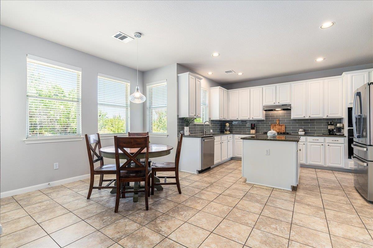 22113 Rose Grass LN