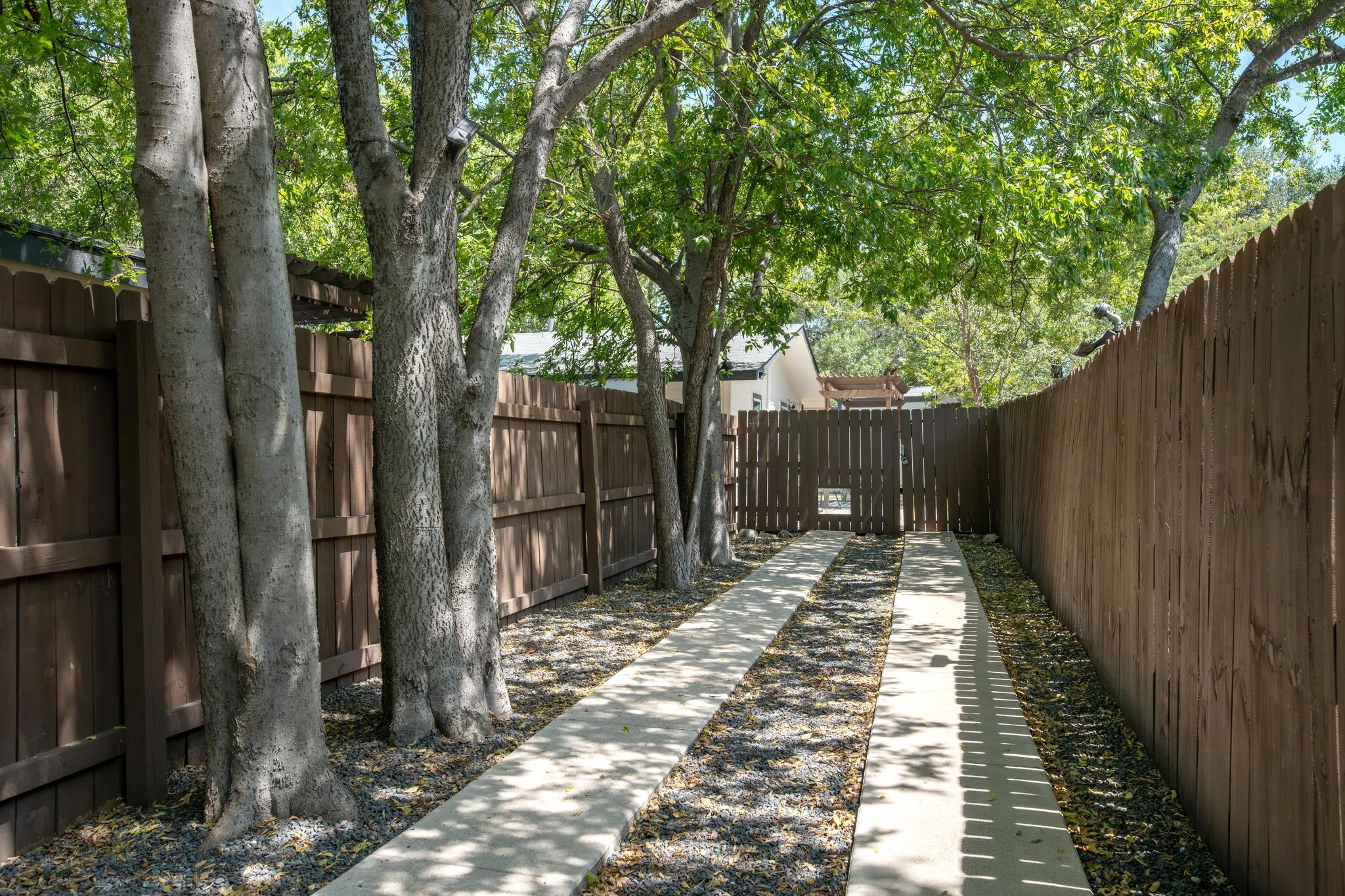 1406 Brentwood ST # 2