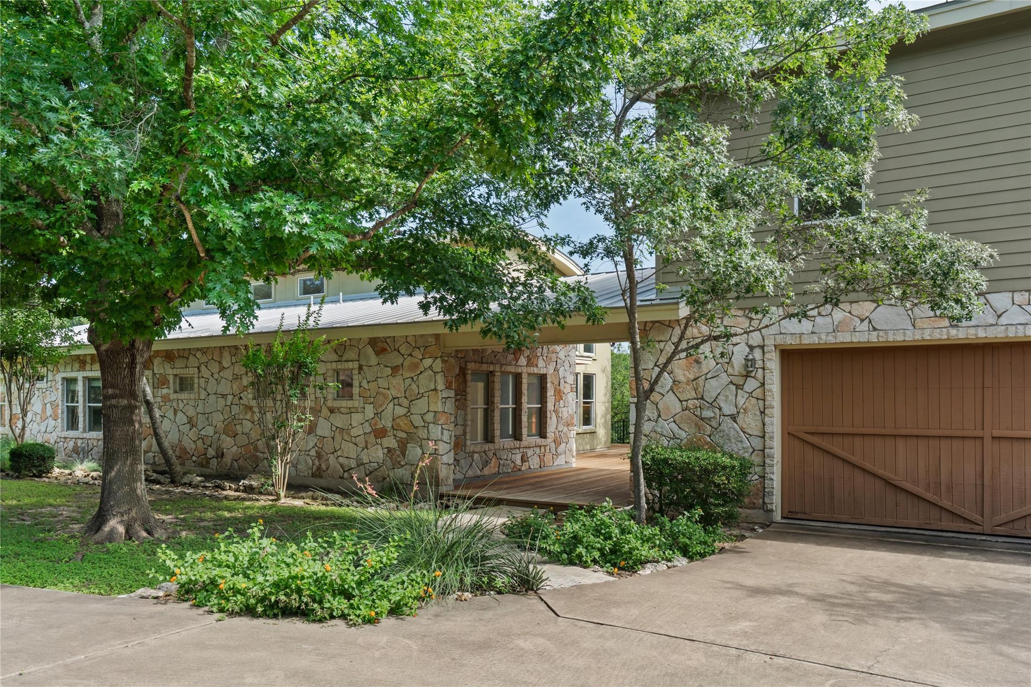 10200 Birdlip CIR