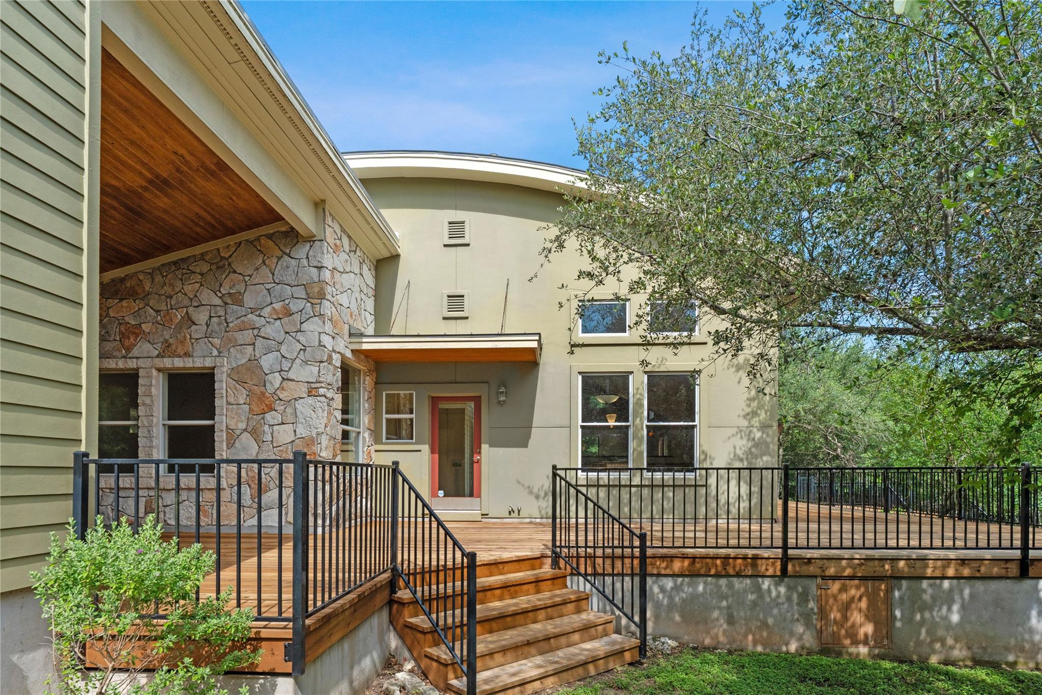 10200 Birdlip CIR