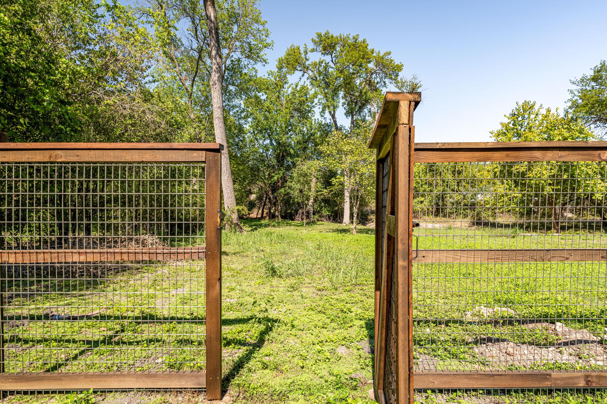 300 W Mockingbird LN # 2