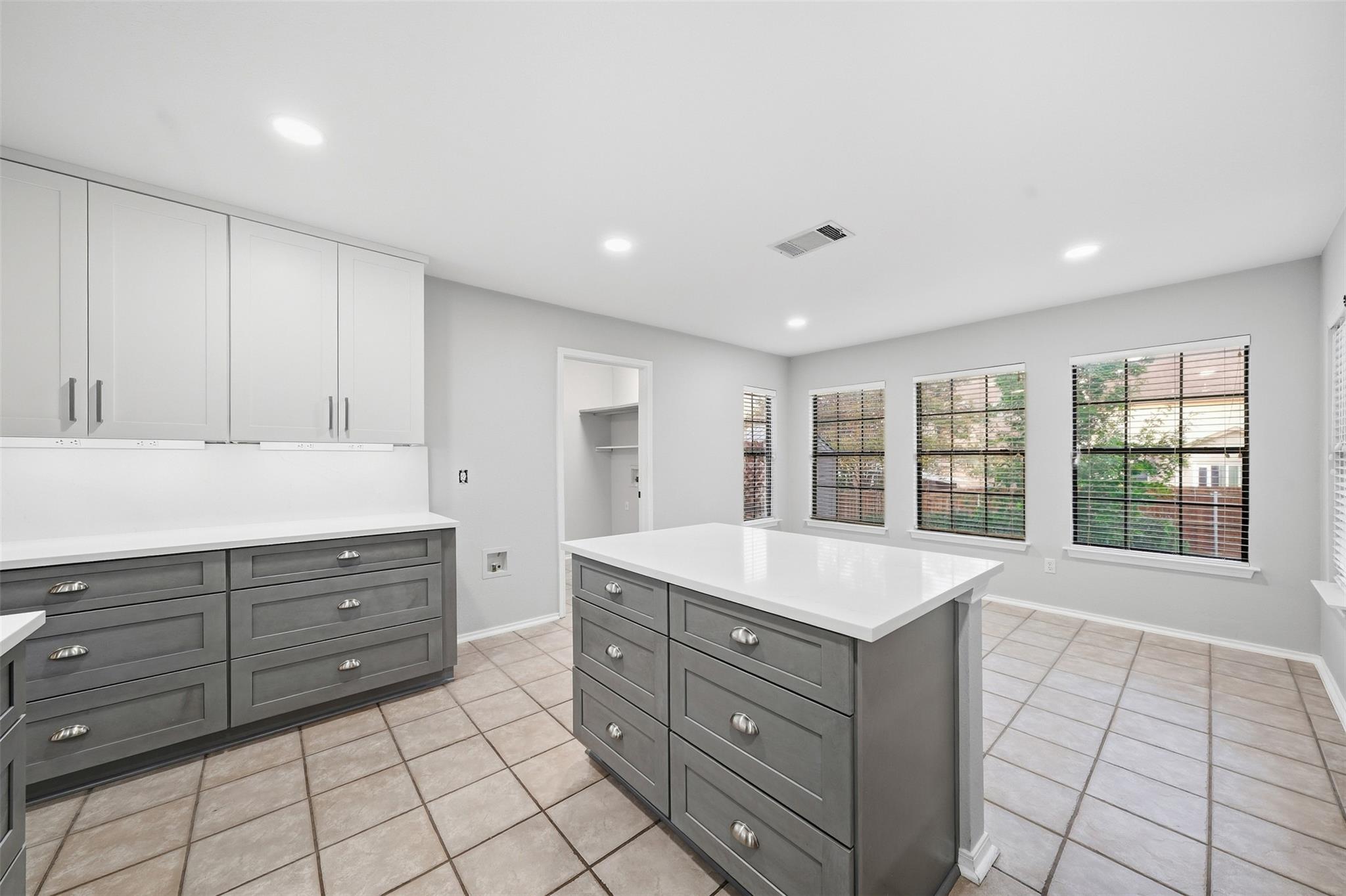 2423 Lavendale CT