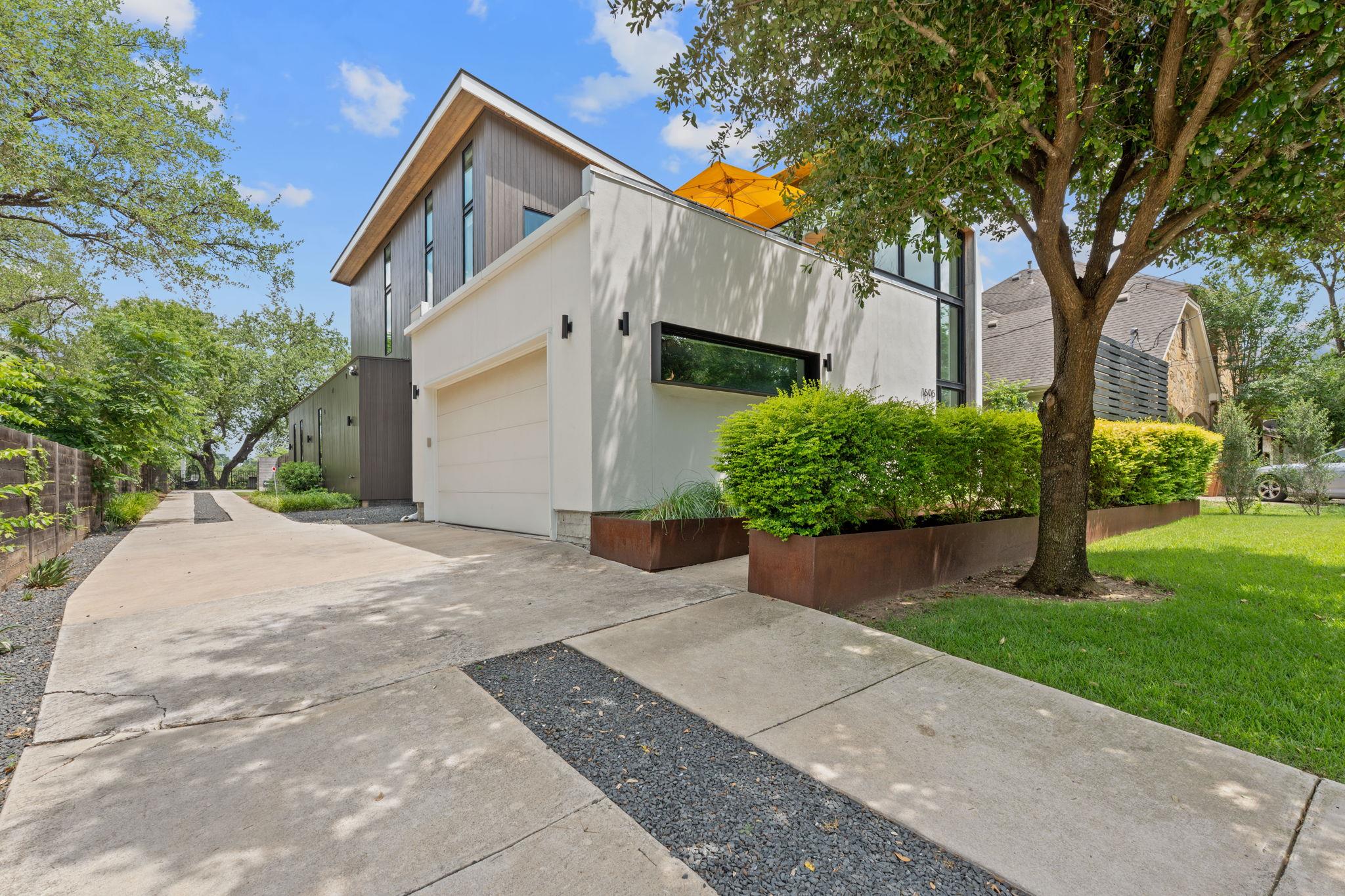 1605 Chelsea LN