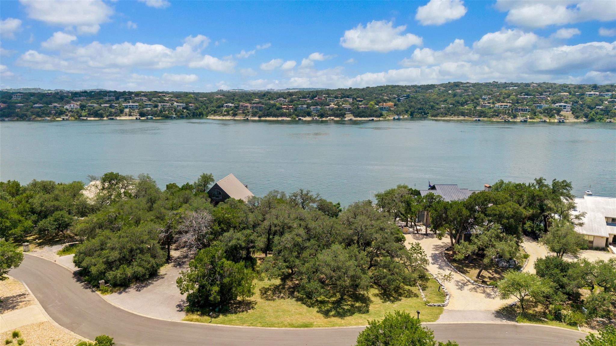 18401 Lakepoint CIR
