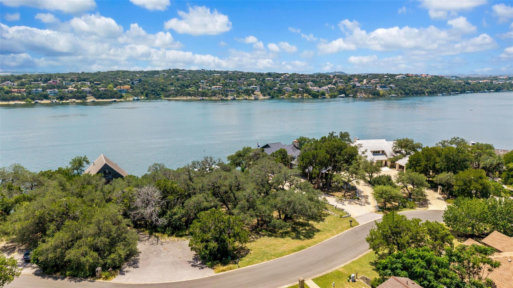 18401 Lakepoint CIR