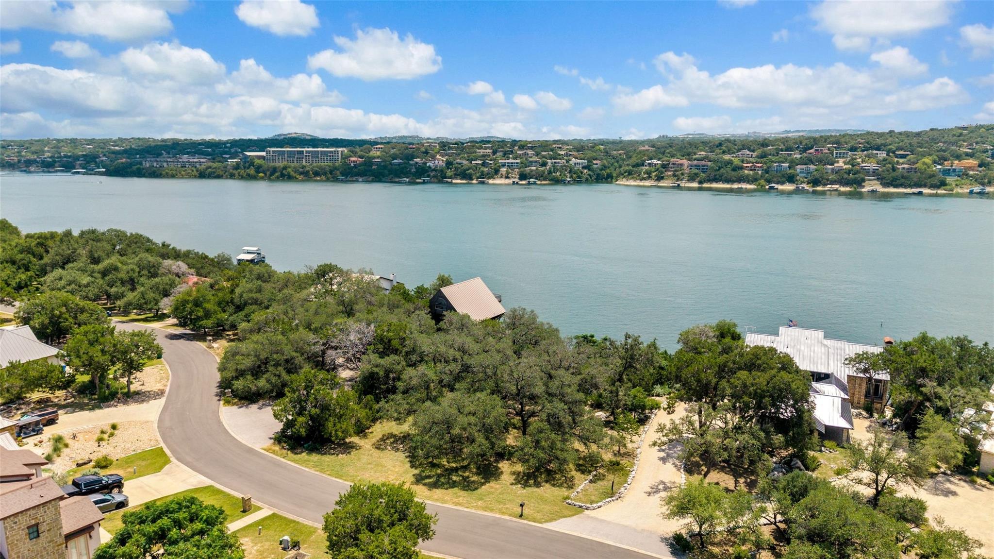 18401 Lakepoint CIR