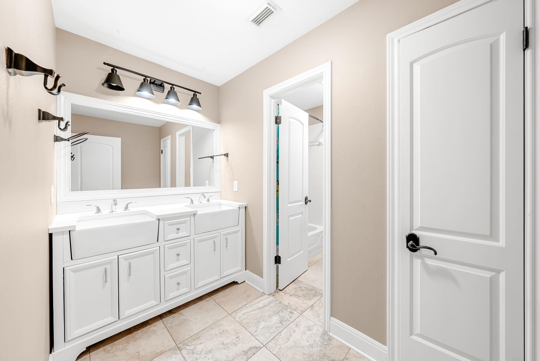 3704 Mira Vista DR
