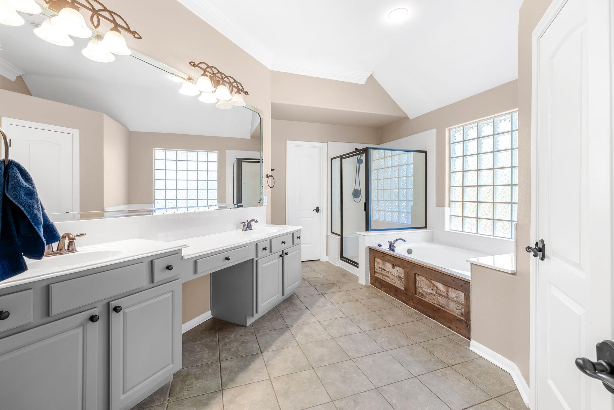 3704 Mira Vista DR