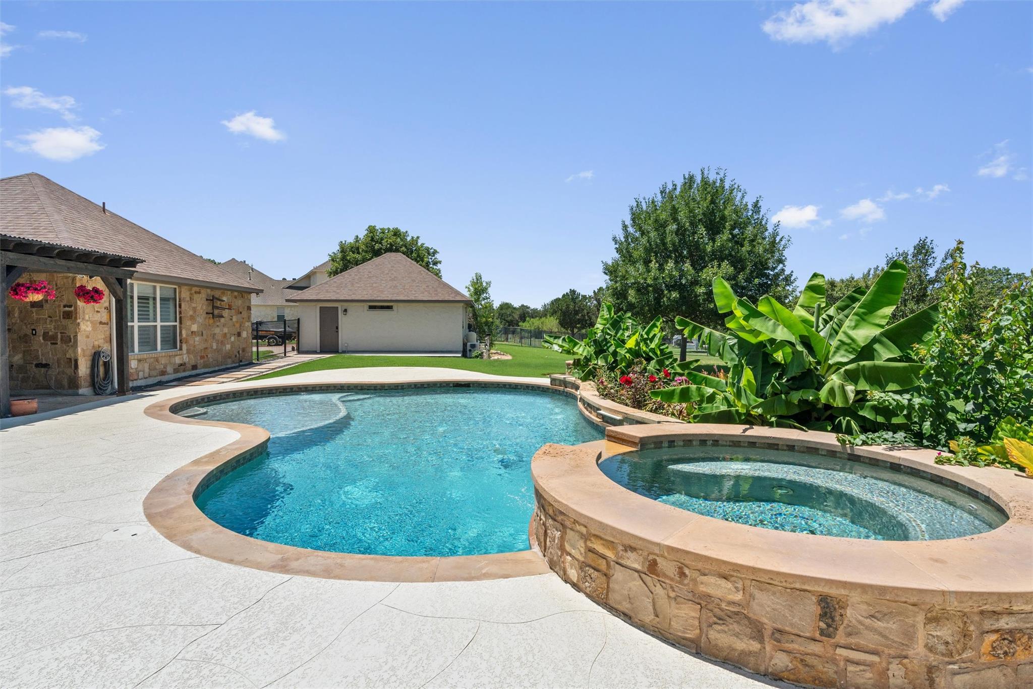 152 Whitney Woods CIR