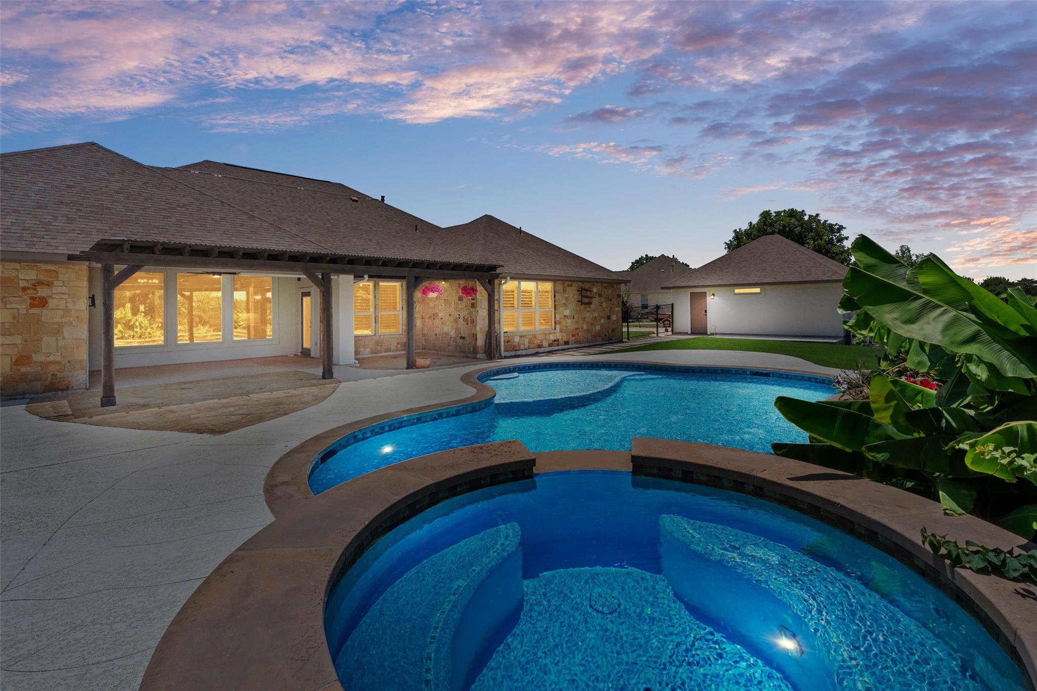 152 Whitney Woods CIR