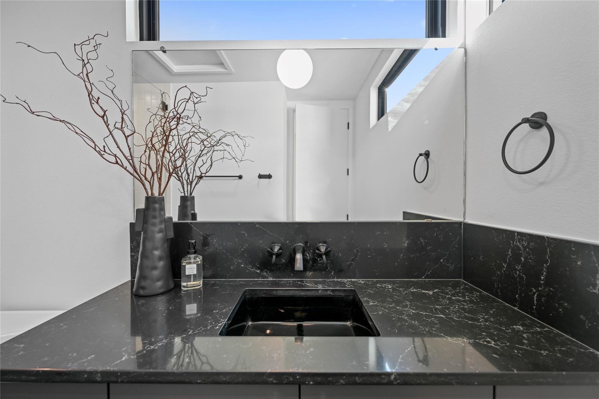 219 Lessin LN # 15