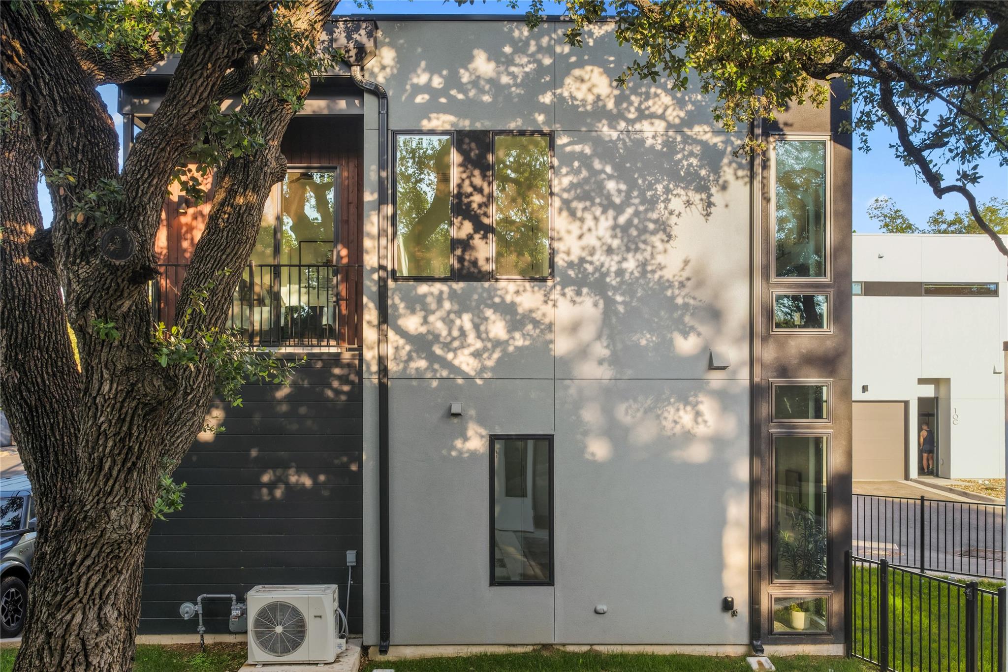 219 Lessin LN # 15