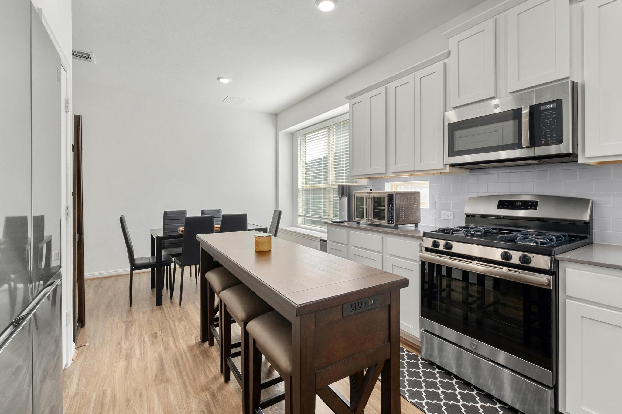 718 Hereford LOOP