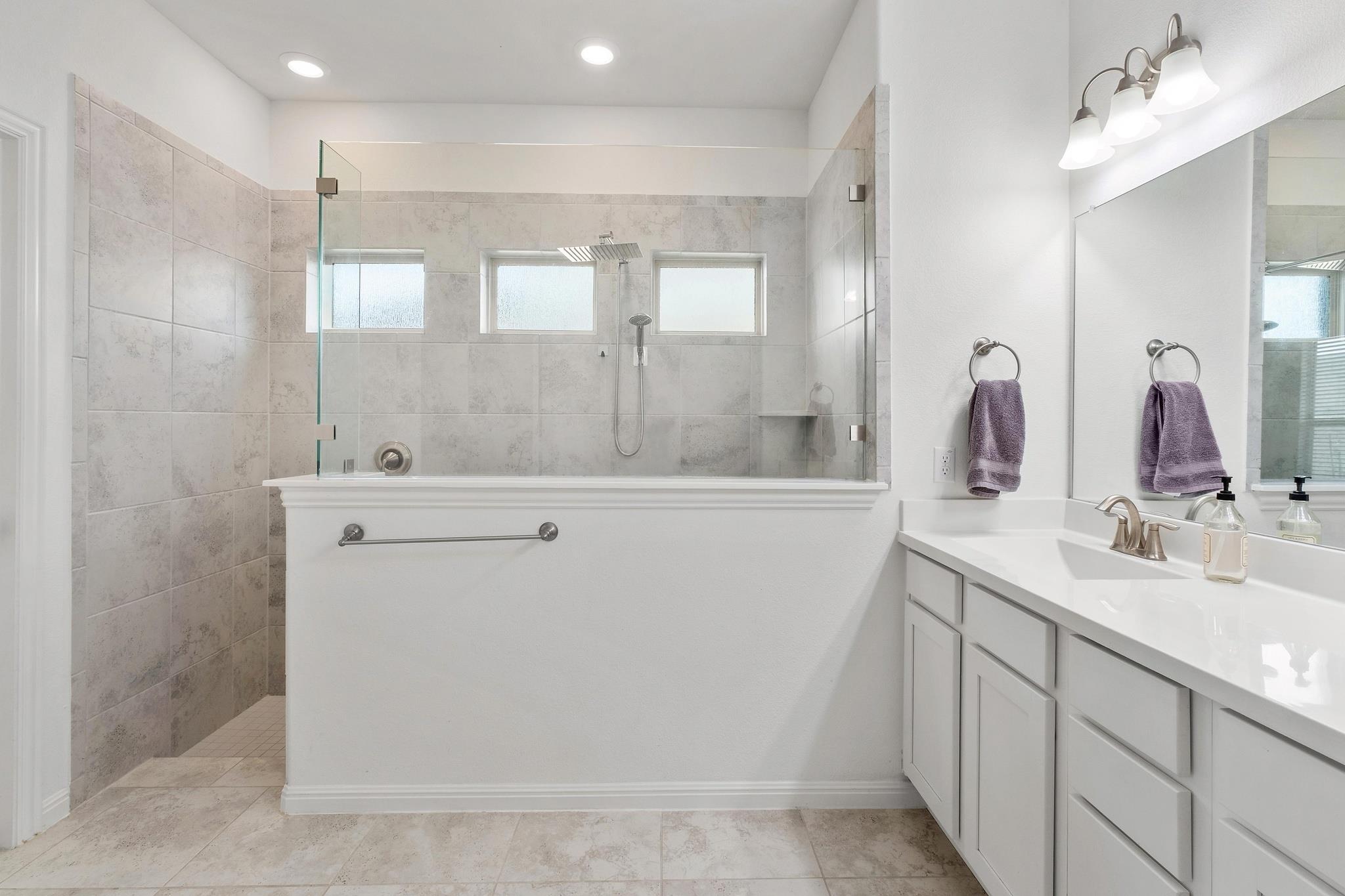 718 Hereford LOOP