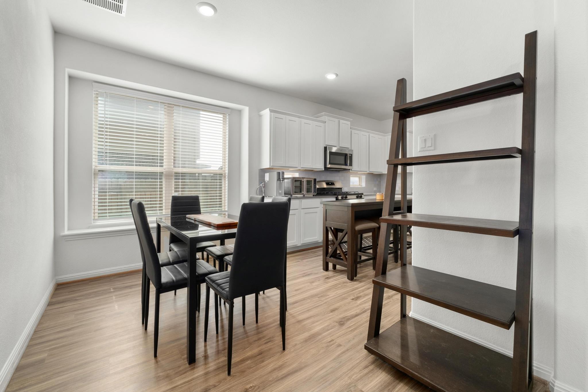 718 Hereford LOOP