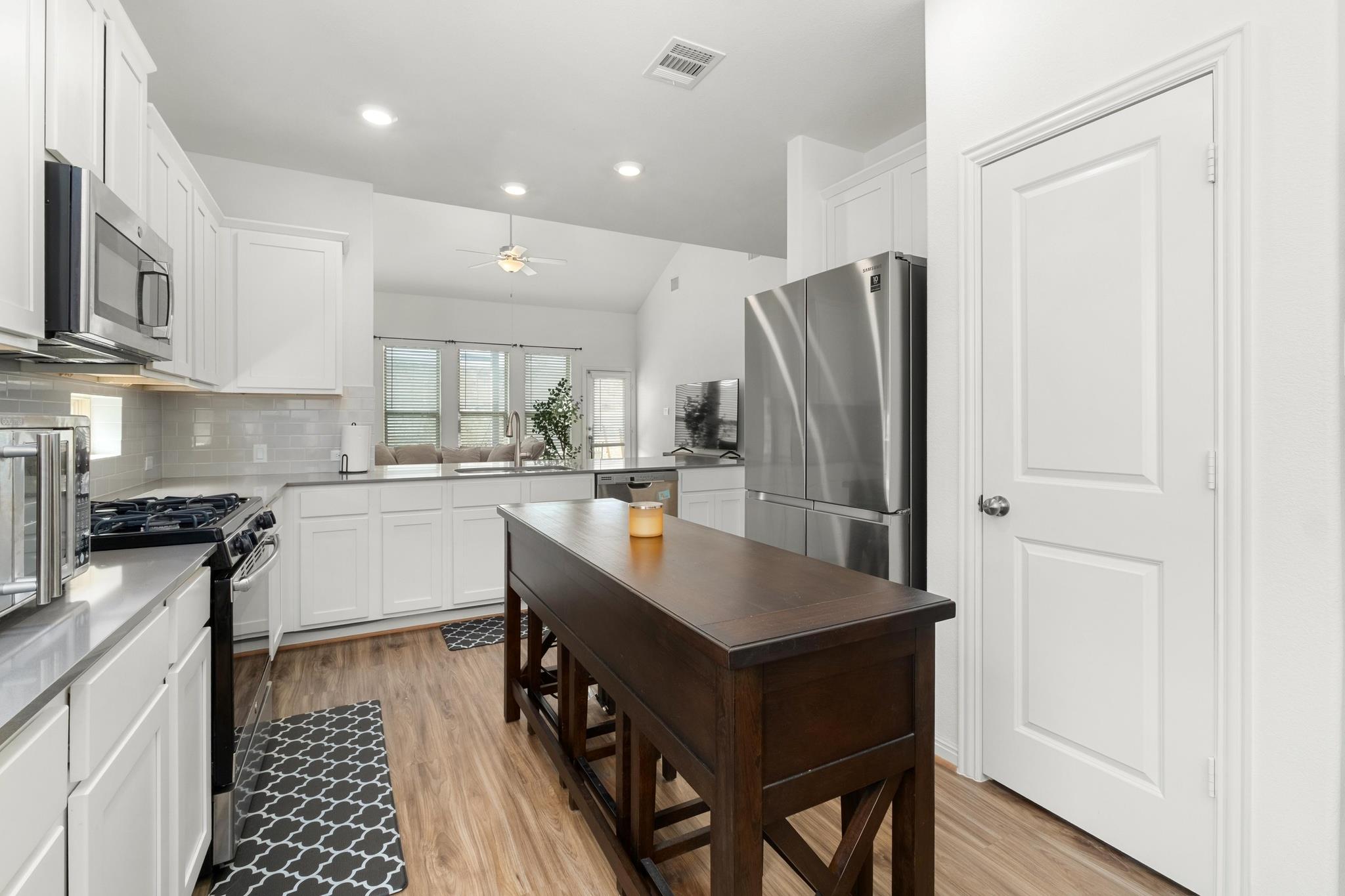 718 Hereford LOOP