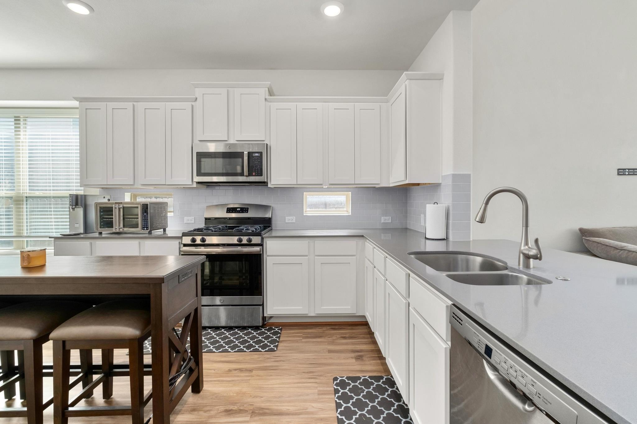 718 Hereford LOOP