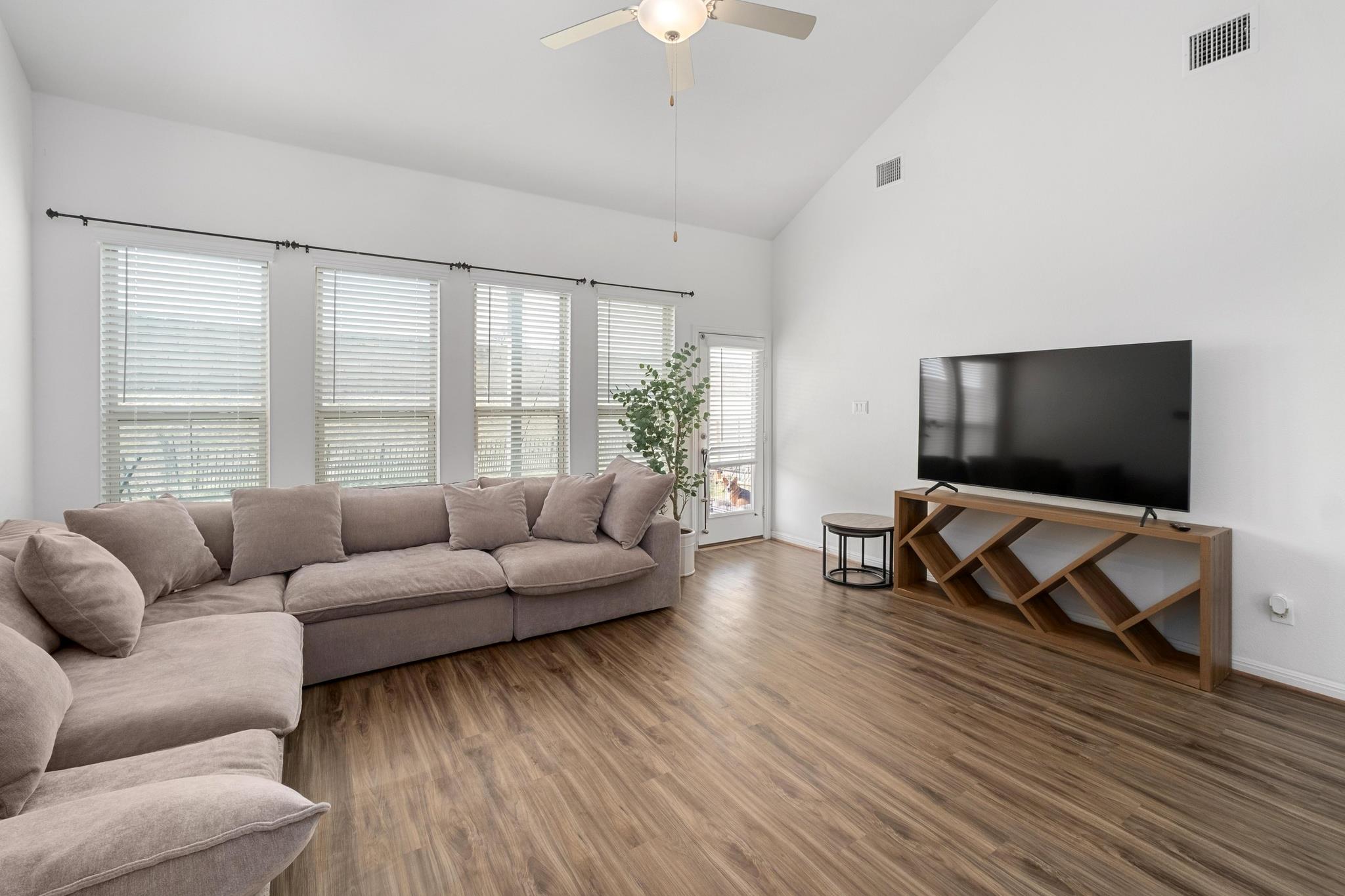 718 Hereford LOOP