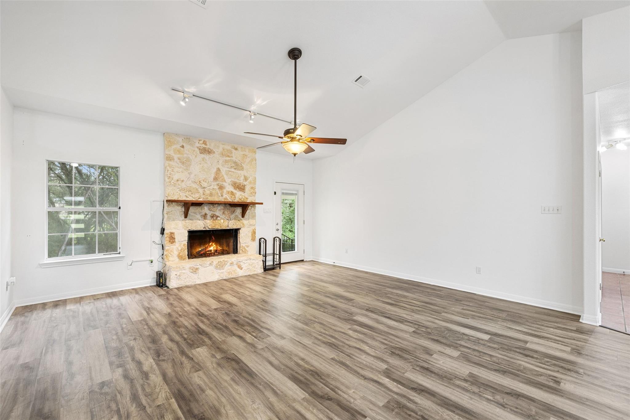 1301 S Quinlan Park RD