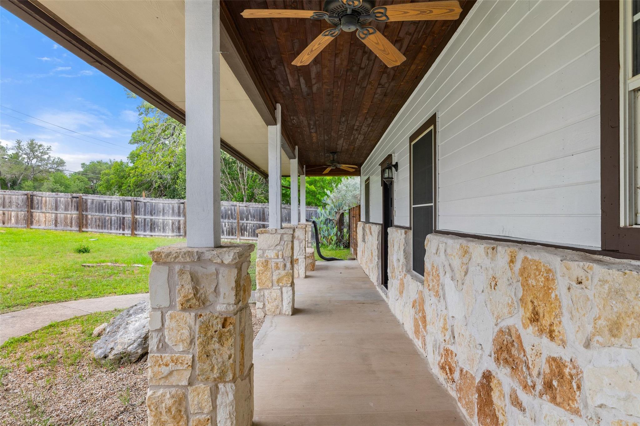 1301 S Quinlan Park RD