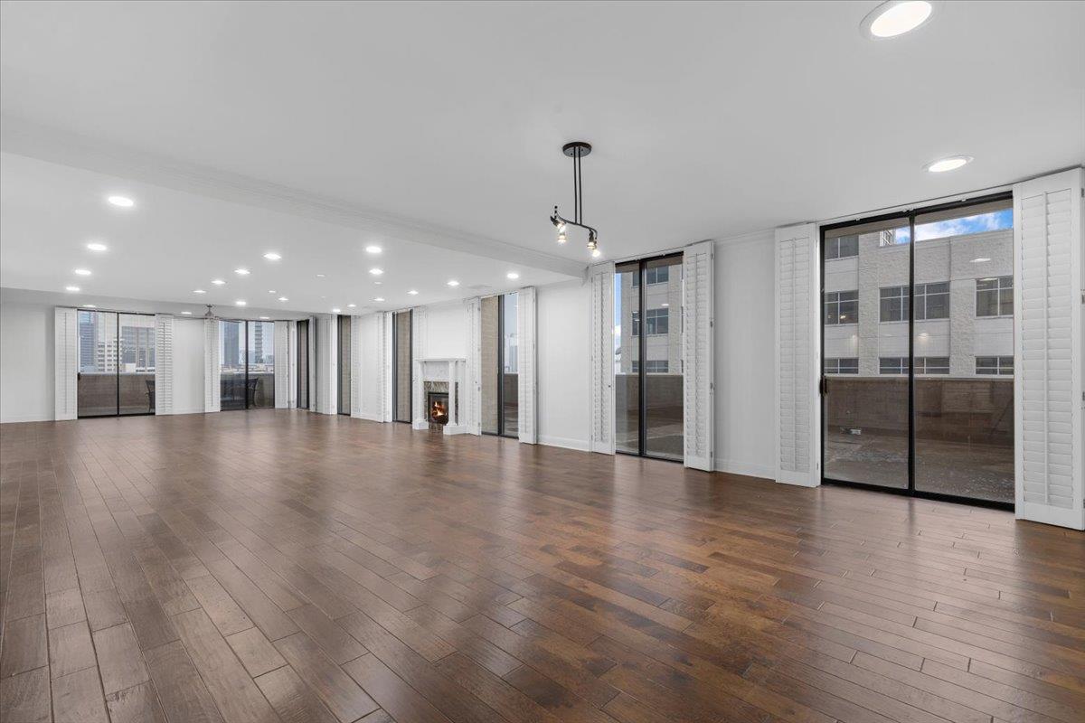 1122 Colorado ST # 1004