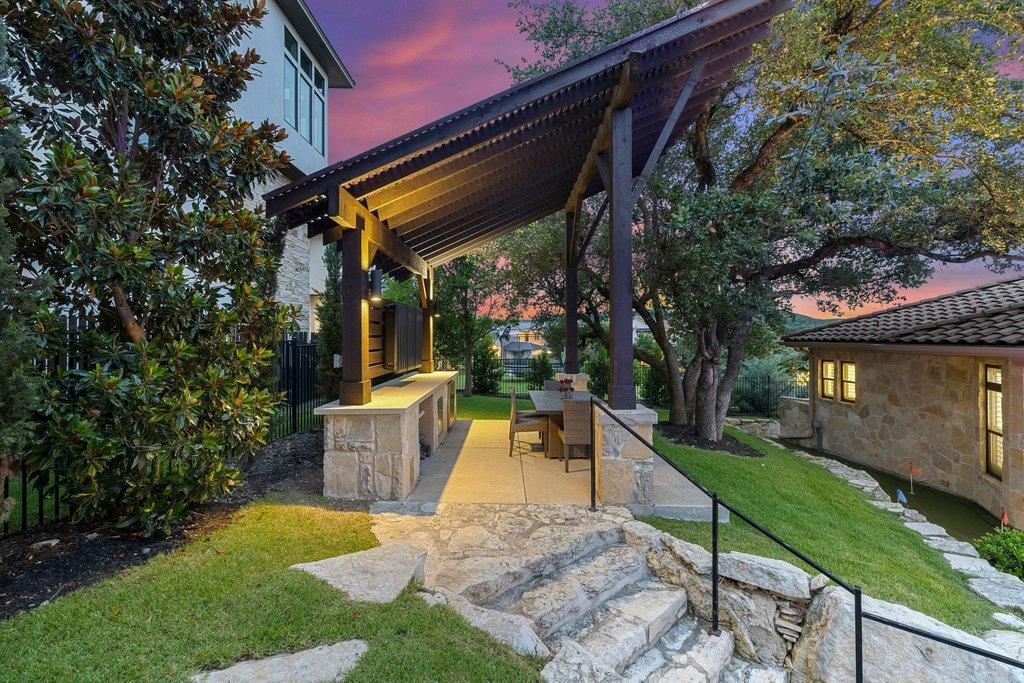 320 Bisset CT