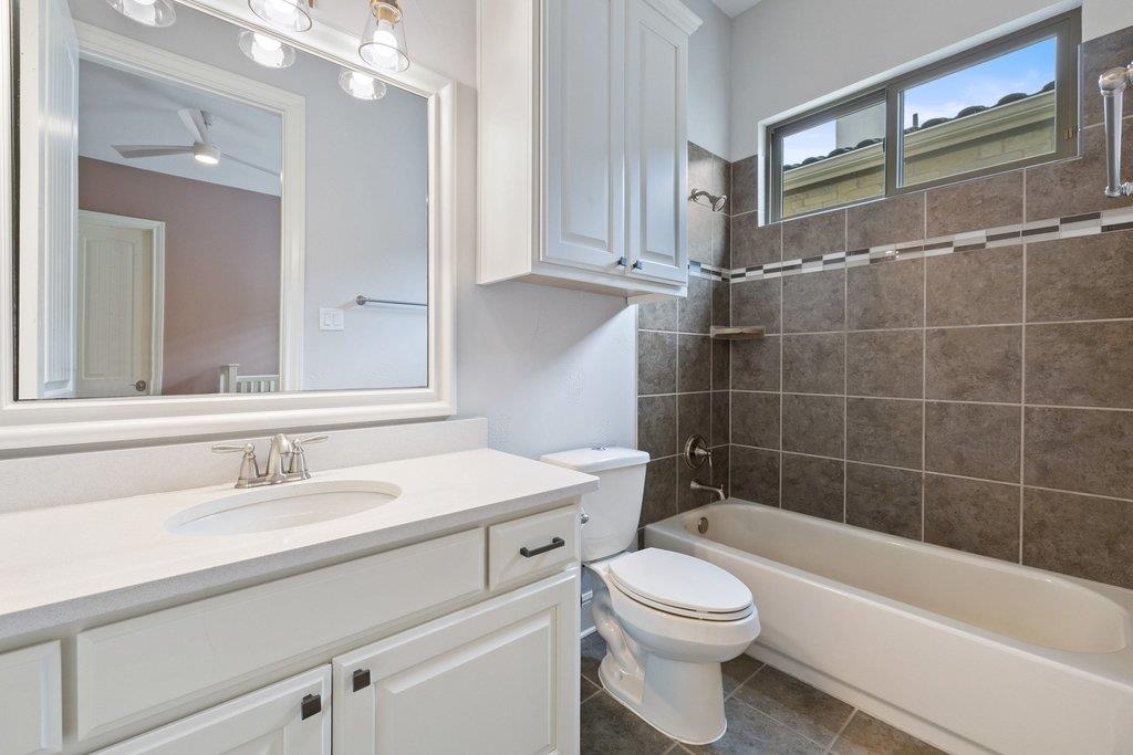320 Bisset CT