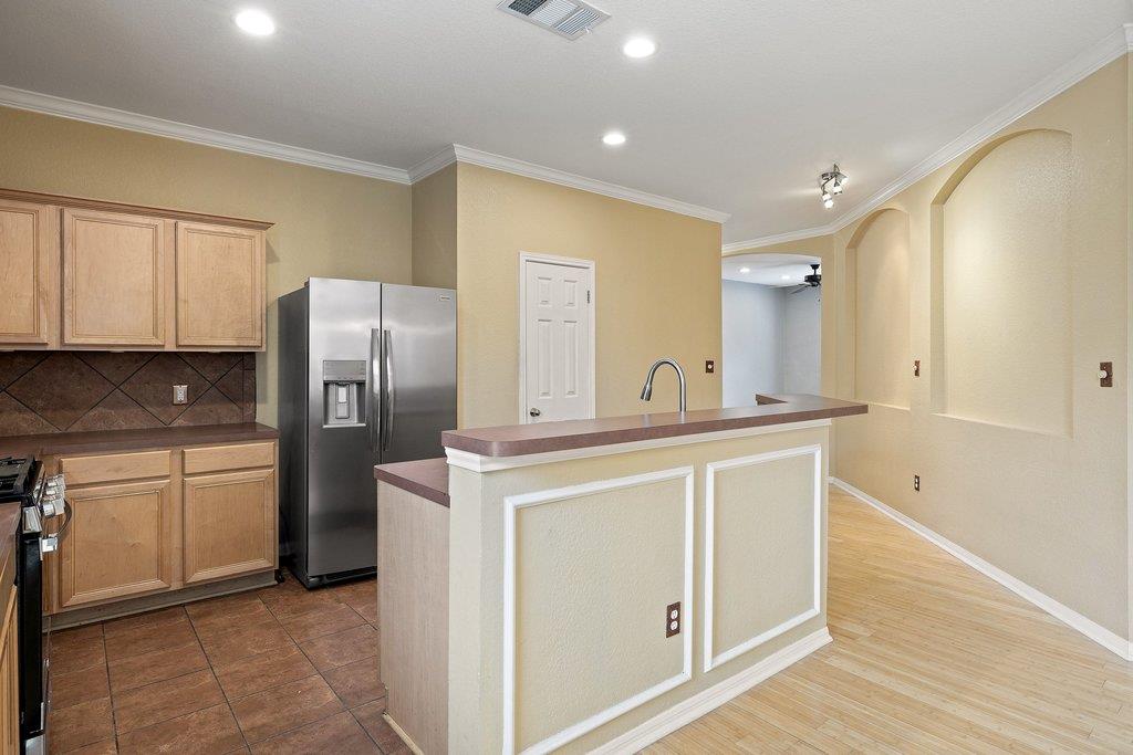 347 Spring DR