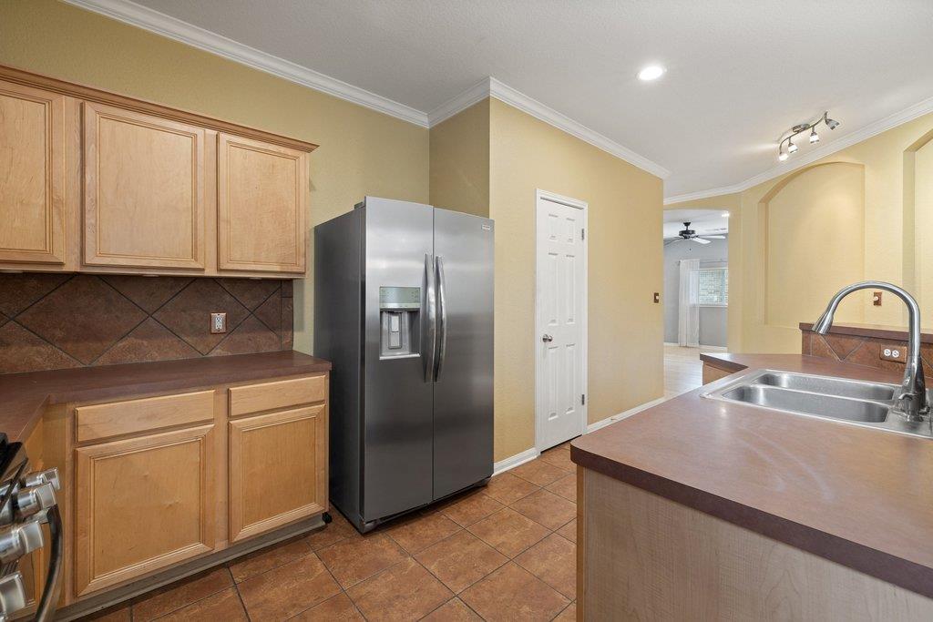 347 Spring DR