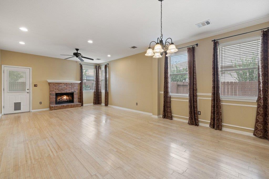 347 Spring DR