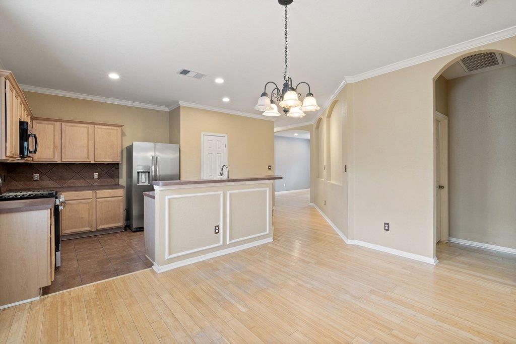 347 Spring DR
