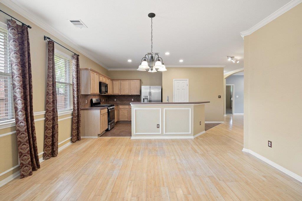 347 Spring DR