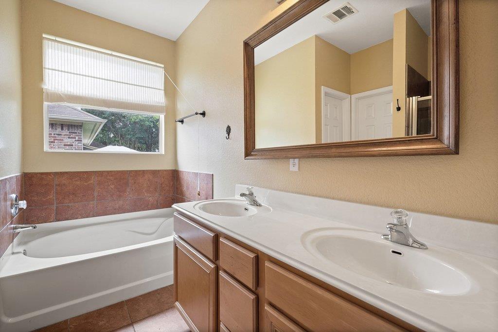347 Spring DR